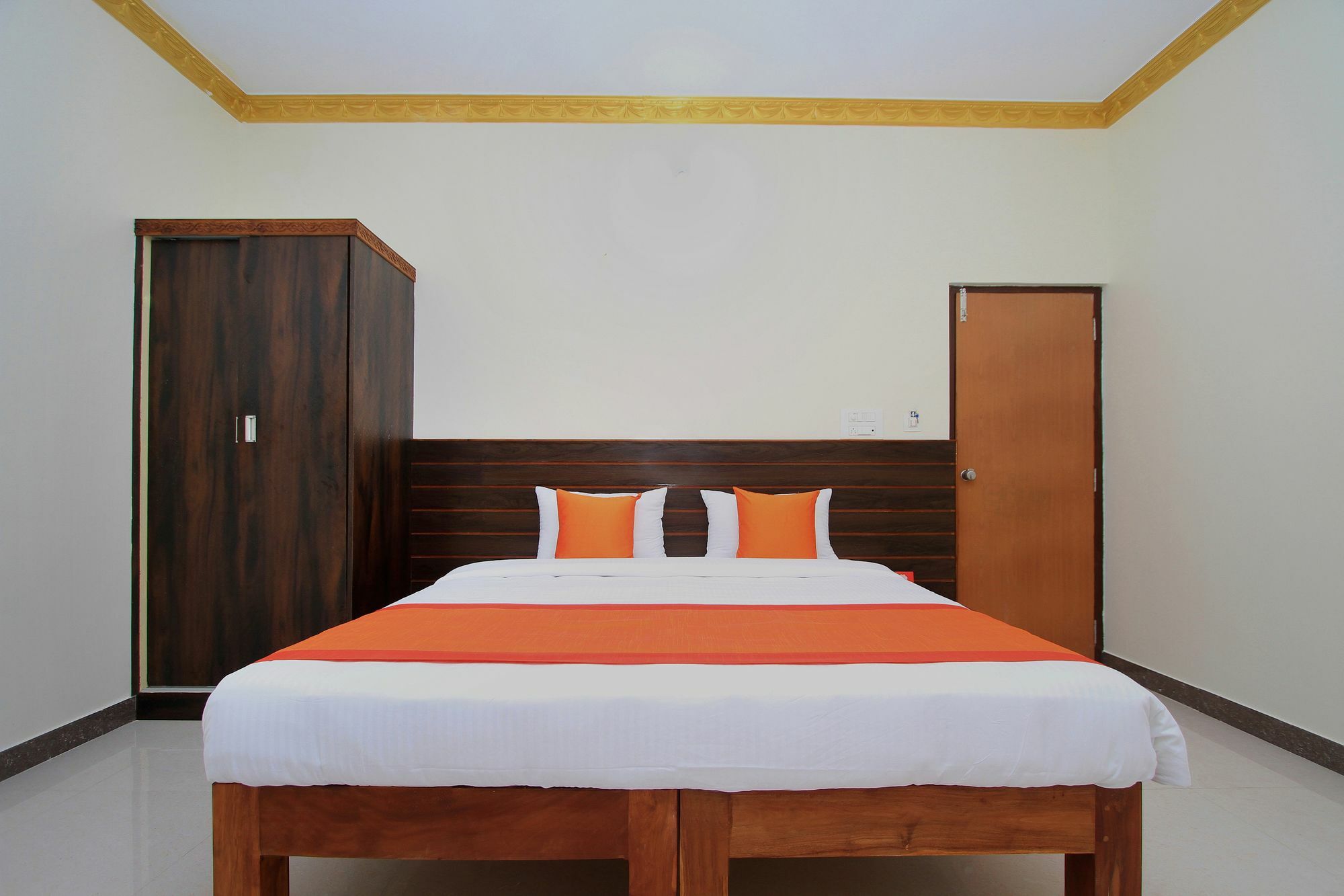 Lee Comfort Kushālnagar Esterno foto