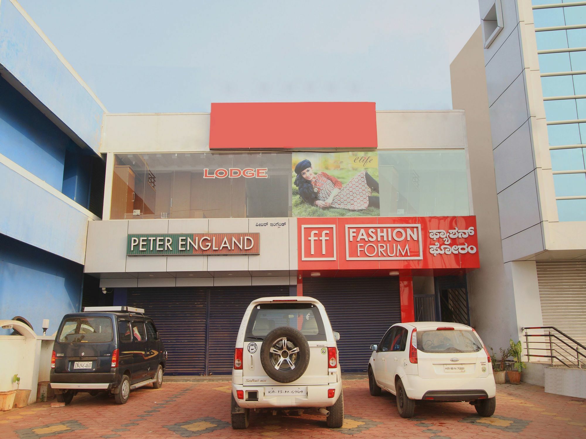 Lee Comfort Kushālnagar Esterno foto